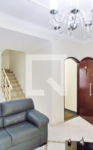 Casa à venda com 332m², 3 quartos e 4 vagas Casa à venda com 332m², 3 quartos e 4 vagasSala
