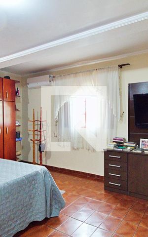 Casa à venda com 332m², 3 quartos e 4 vagas Casa à venda com 332m², 3 quartos e 4 vagasSuíte