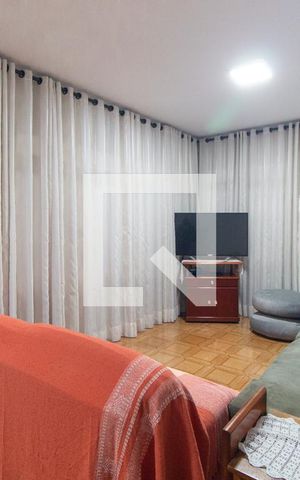 Casa à venda com 185m², 4 quartos e 3 vagas Casa à venda com 185m², 4 quartos e 3 vagasSala