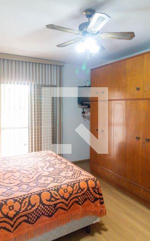 Casa à venda com 350m², 3 quartos e 2 vagas Casa à venda com 350m², 3 quartos e 2 vagasQuarto 1