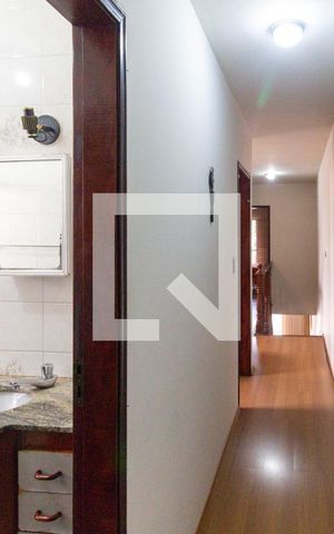 Casa à venda com 350m², 3 quartos e 2 vagas Casa à venda com 350m², 3 quartos e 2 vagasHall