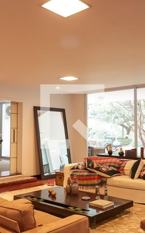 Casa à venda com 1200m², 6 quartos e sem vaga Casa à venda com 1200m², 6 quartos e sem vagaSala