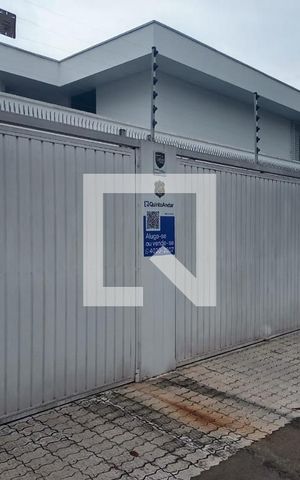 Casa à venda com 1200m², 6 quartos e sem vaga Casa à venda com 1200m², 6 quartos e sem vagaFachada