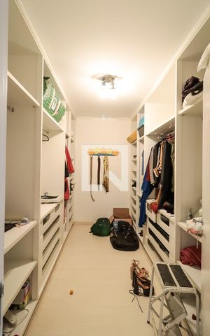 Casa à venda com 1200m², 6 quartos e sem vaga Casa à venda com 1200m², 6 quartos e sem vagaCloset da suíte 5