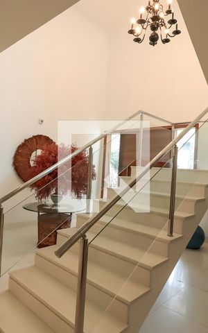 Casa à venda com 1200m², 6 quartos e sem vaga Casa à venda com 1200m², 6 quartos e sem vagaHall de Entrada