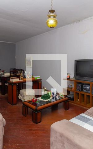 Casa à venda com 247m², 5 quartos e 2 vagas Casa à venda com 247m², 5 quartos e 2 vagasSala