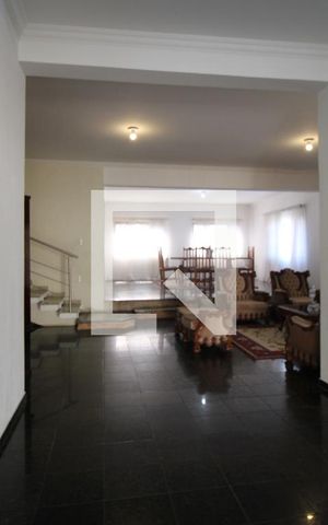 Casa à venda com 390m², 4 quartos e 3 vagasSala