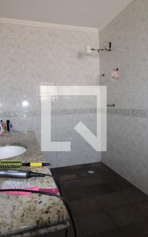 Casa à venda com 390m², 4 quartos e 3 vagasBanheiro do Quarto 1 (suíte)