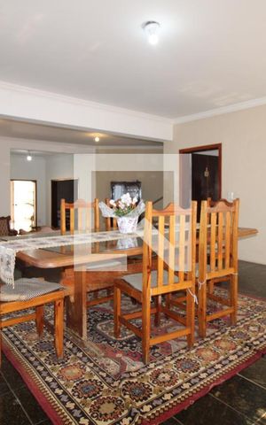Casa à venda com 390m², 4 quartos e 3 vagasSala