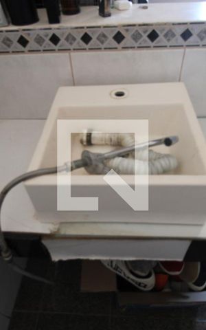 Casa à venda com 390m², 4 quartos e 3 vagasBanheiro do Quarto 2 (suíte)