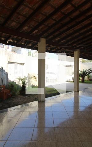 Casa à venda com 390m², 4 quartos e 3 vagasVaranda e Garagem