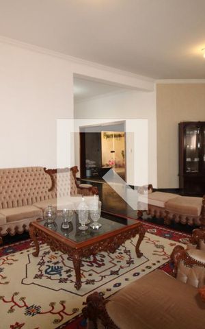 Casa à venda com 390m², 4 quartos e 3 vagasSala