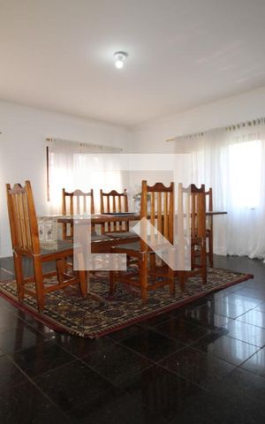 Casa à venda com 390m², 4 quartos e 3 vagasSala