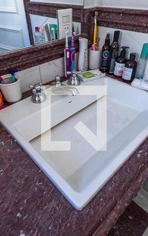 Apartamento à venda com 394m², 4 quartos e 5 vagas Apartamento à venda com 394m², 4 quartos e 5 vagasSuíte 4 - Banheiro