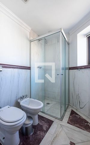 Apartamento à venda com 394m², 4 quartos e 5 vagas Apartamento à venda com 394m², 4 quartos e 5 vagasSuíte 4 - Banheiro