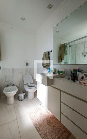 Apartamento à venda com 394m², 4 quartos e 5 vagas Apartamento à venda com 394m², 4 quartos e 5 vagasSuíte 2 - Banheiro