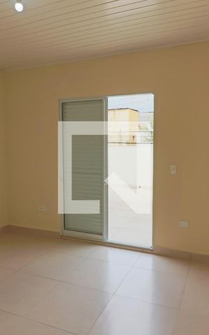 Casa para alugar com 80m², 2 quartos e 2 vagasQuarto 1 Com Varanda
