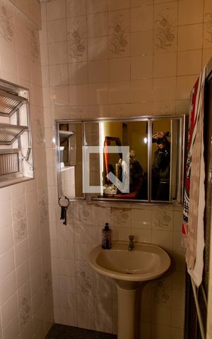 Casa à venda com 180m², 3 quartos e 2 vagasBanheiro de Serviço
