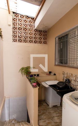 Casa à venda com 180m², 3 quartos e 2 vagasÁrea de Serviço