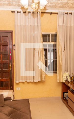 Casa à venda com 180m², 3 quartos e 2 vagasSala
