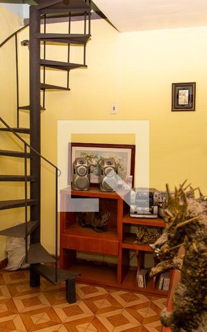 Casa à venda com 180m², 3 quartos e 2 vagasCozinha Serviço