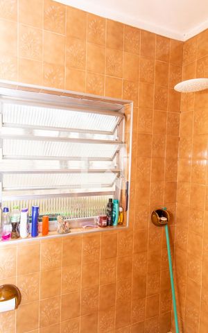Casa à venda com 180m², 3 quartos e 2 vagasBanheiro 1