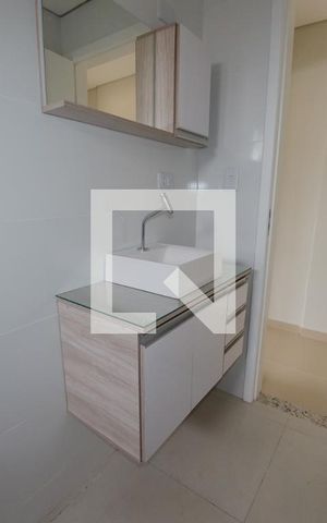 Apartamento para alugar com 78m², 2 quartos e 1 vaga Apartamento para alugar com 78m², 2 quartos e 1 vagaBanheiro social