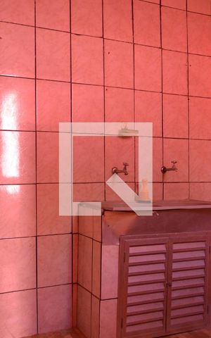 Casa para alugar com 100m², 2 quartos e sem vagaÁrea de Serviço