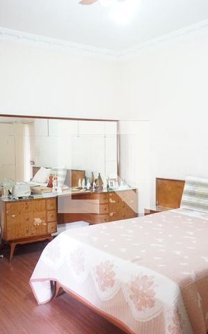 Casa à venda com 220m², 4 quartos e 4 vagasSuíte 2