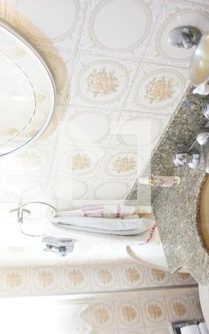 Casa à venda com 220m², 4 quartos e 4 vagasLavabo