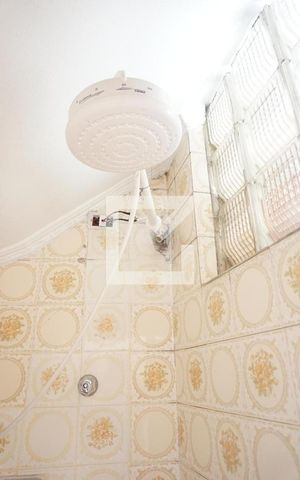 Casa à venda com 220m², 4 quartos e 4 vagasBanheiro de Serviço