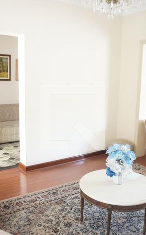 Casa à venda com 220m², 4 quartos e 4 vagasSala