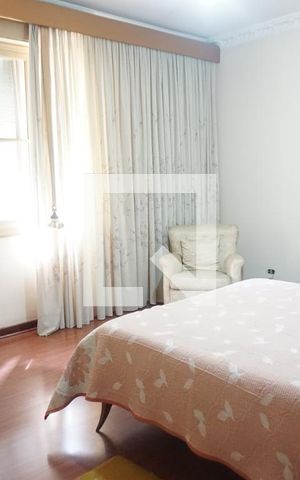 Casa à venda com 220m², 4 quartos e 4 vagasSuíte 2