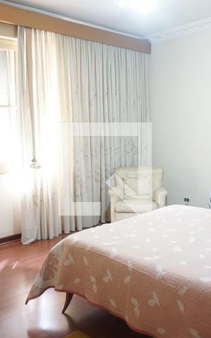 Casa à venda com 220m², 4 quartos e 4 vagasSuíte 2