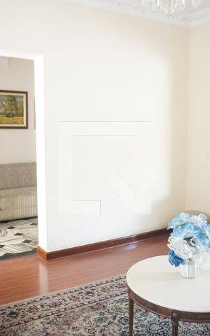 Casa à venda com 220m², 4 quartos e 4 vagasSala