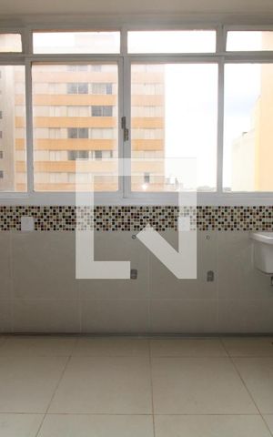 Apartamento à venda com 200m², 3 quartos e 1 vagaÁrea de Serviço