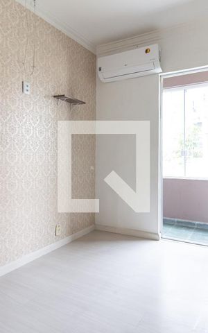 Casa à venda com 240m², 3 quartos e 2 vagasSuíte