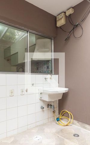 Casa à venda com 240m², 3 quartos e 2 vagasÁrea de Serviço
