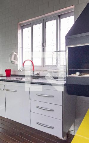 Casa à venda com 240m², 3 quartos e 2 vagasChurrasqueira