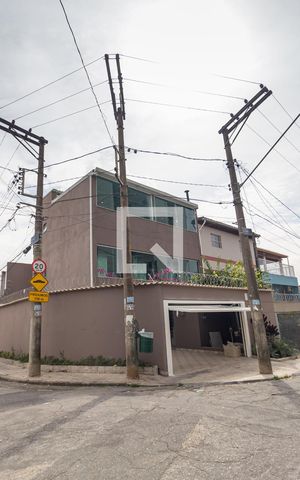 Casa à venda com 240m², 3 quartos e 2 vagasFachada