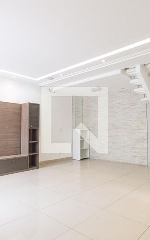 Casa à venda com 240m², 3 quartos e 2 vagasSala