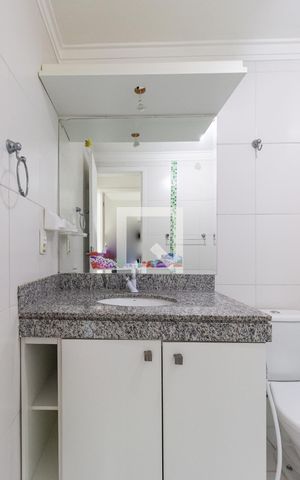 Casa à venda com 240m², 3 quartos e 2 vagasBanheiro 