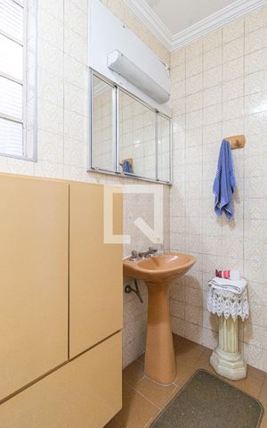 Casa à venda com 250m², 3 quartos e 2 vagas Casa à venda com 250m², 3 quartos e 2 vagasBanheiro