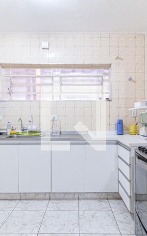 Casa à venda com 250m², 3 quartos e 2 vagas Casa à venda com 250m², 3 quartos e 2 vagasCopa
