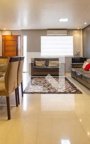 Casa à venda com 130m², 3 quartos e 2 vagasSala