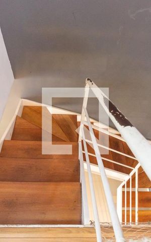 Casa à venda com 130m², 3 quartos e 2 vagasEscada