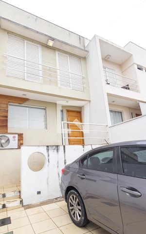 Casa à venda com 130m², 3 quartos e 2 vagasFachada