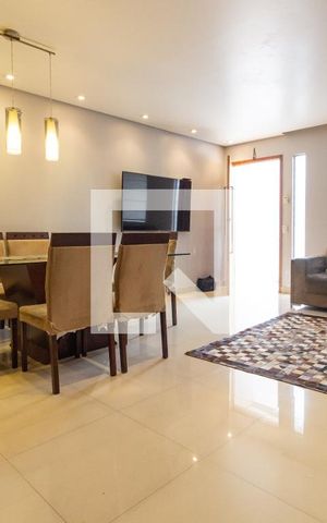 Casa à venda com 130m², 3 quartos e 2 vagasSala