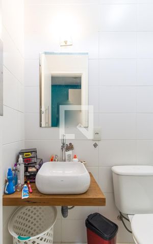 Casa à venda com 130m², 3 quartos e 2 vagasBanheiro
