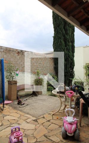 Casa à venda com 180m², 2 quartos e 3 vagasQuintal